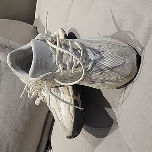 adidas YeezyYEEZY Boost 700 "Analog" sneakers